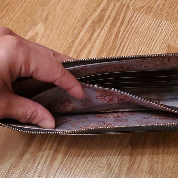 Wallet clutch with strap - Picture 11 of 13